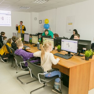 Новый класс в развлекательном центре города Томска! Скоро открытие! - Школа программирования для детей, компьютерные курсы для школьников, начинающих и подростков - KIBERone г. Чебаркуль